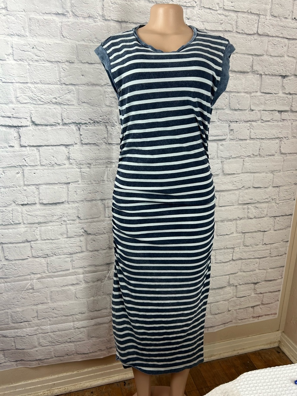 Kittenish Jessie James Decker Striped Ruched Maxi Dress Large Blue White